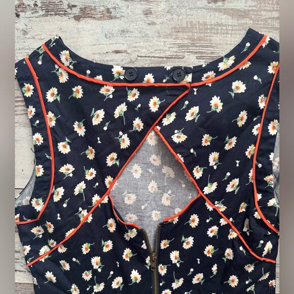 Louche London Jayne Piped Cut Out Floral Dress Sz 8 Vintage Feel CottageCore - Picture 3 of 8
